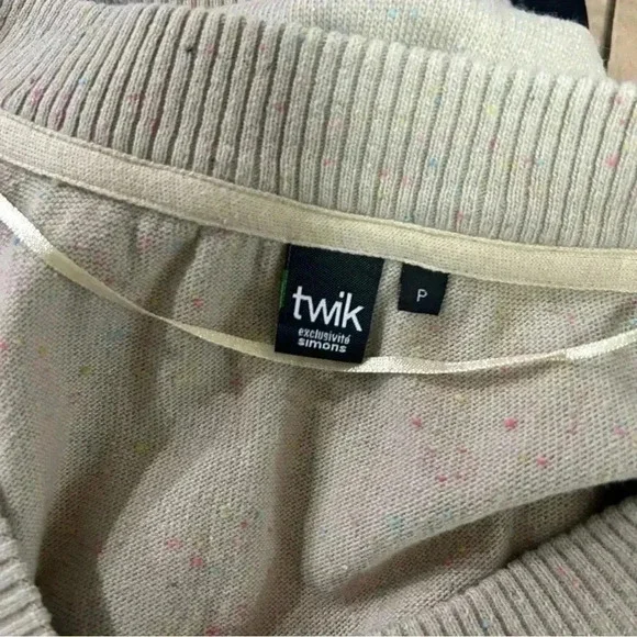 Twik  Sweater - Picture 4 of 7